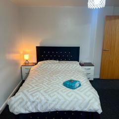 Modern 1-Bed Retreat Cozy, Bright and Central