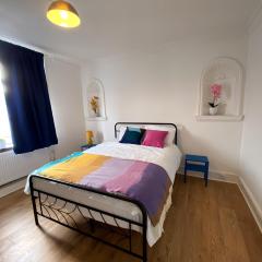 4-bedroom, 2-bathroom Home with Private driveway - Ideal for Contractors