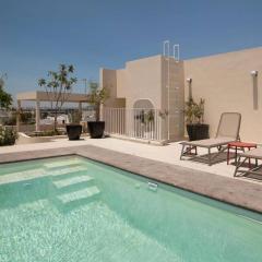 UN Modern Living 204