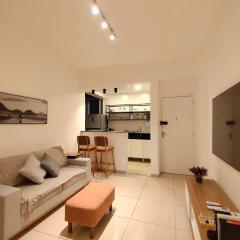 Moderno e Aconchegante – a 3 min a pé da Praia, Espaço para Relaxar, Lava e Seca