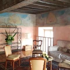 Elegante Dimora d' Epoca dal Fascino Retrò