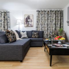 2BDR Modern Flat with Free Parking