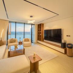 شقة فاخرة بإطلالة بحرية وبلكونة وشاشة 98 إنش