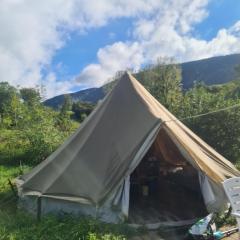 Grande tente au pied du Vercors