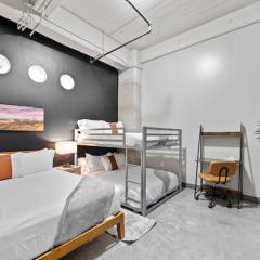 Stunning Downtown Apartment with Pool, Laundry, Parking