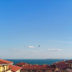 neues Luxus-Apartment mit Meerblick und Balkon