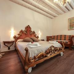 SARA S LUXURY HOME five minutes from Piazza San Marco