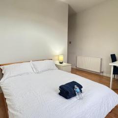 Large private room in kensal rise Central of London