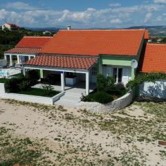 Green Escape Holiday House by Villas Guide