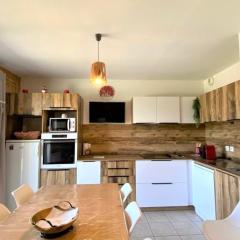 Chalet rénové 7 pers avec terrasse, local ski et parking gratuit - FR-1-863-11