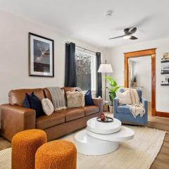 Fossil Flats 3BR Designer Home in Centre of Town