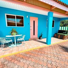 Private Retreat King Bed Near Palm Beach