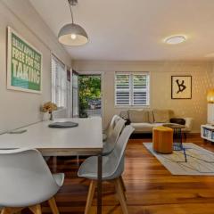 Central 4BR Nook with Backyard by Western Spring