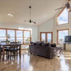 Fall Colors Getaway Walk to Downtown & Ferry