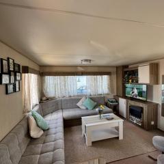 Camber Sands - Family Staycation, 3 BR, FREE WI-FI, PRIVATE PARKING