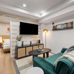 Casa Hotels McCaul- Modern DT Suite w Workspace