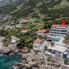 Cozy Apartment In Dingac With Outdoor Swimming Pool