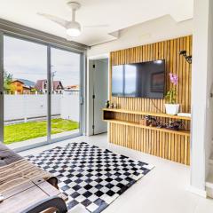 Sobrado 3 com 2 suítes, sacada e vista para o mar