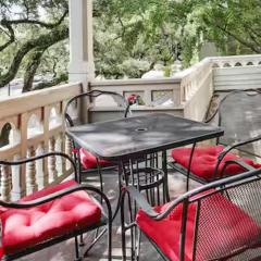 Walker Mansion on St Charles Ave - Unit 4