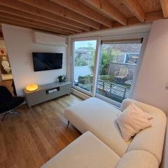 Spacious apartment with workplace close to the city center