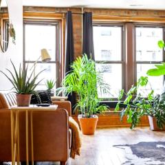 Casa On High by Jungle House Right on High Street Downtown & Short North Near Nationwide Arena OSU & Convention Center Free Parking