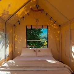 Cabaña tipi ñeque con vista al bosque