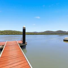 Dorathee Cottage - Pet Friendly - Absolute Waterfront