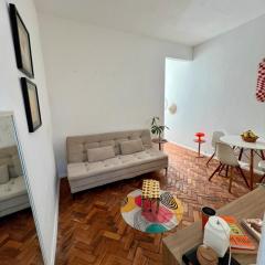 Apartamento inteiro, Flamengo, a passos do metrô