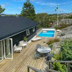Hus Ved Havet Med Pool I Hällevikstrand