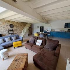 Gîte de Charme avec Jardin, Wifi et Parking à Saint-Gourson - FR-1-653-285