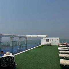 Sky Pool Apartment Hotel Near the Beach