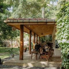 Into The Blue - Yoga included & walk to 3 beaches