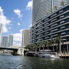 ICON Brickell High Floor Condo - Balcony Skyline View - Amazing Spa