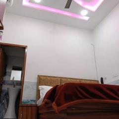 Hotal shri Girraj Dham Vrindavan