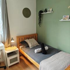 Modern Shared Home for Young Adults 10 min to City Centre