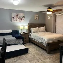 Just Like Being at Home- Newly Renovated Unit