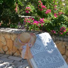 Solari Hill Maisonette two private parking