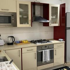 Home in Airport Residential- 2 mins from airport