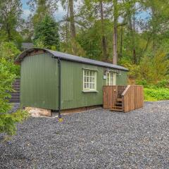 Thistle Lodge, Lake District shepherd hut with hot tub