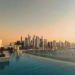 Infinity Pool & Private Beach 1BR Palm Jumeirah