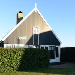 Lovely Holiday Home in Texel near Sea