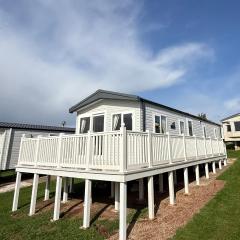 Luxury 3 bed sleeps 8 caravan with sea view