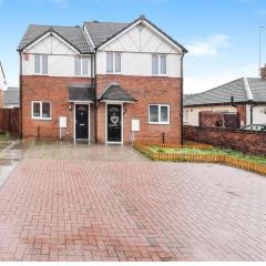 NewTown Home Host 4-5 Guests