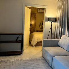 غرفة وصالة أنيقة دخول مبكر بالتنسيق