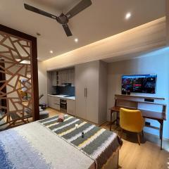 Vaelora Stay - Skyline Studio with glass wall