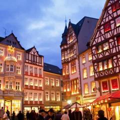 Central Bern Flat - Balcony & Bundeshaus View