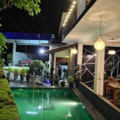 Peacock's Paradise Safari Hostel