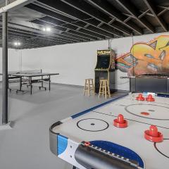 Bellerive Hangout with Hot Tub by StayLage