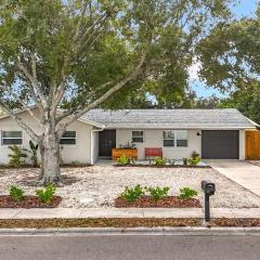 Modern 3 Bed House - Minutes to Downtown & Siesta Key - Pet Friendly