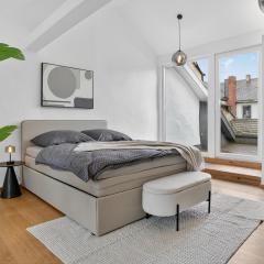 3 Queen Beds Waterfall Garage Terrace Center